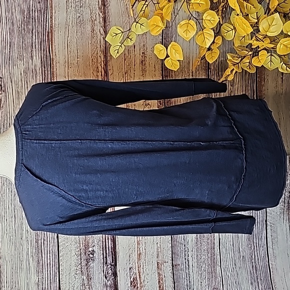 STYLE CO NAVY BLUE HI-LO RAW HEM LONG SLEEVE PULLOVER TEE - Picture 5 of 12